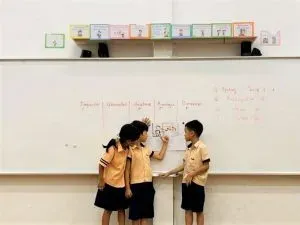 englishclasstesla6 768x576 1 300x225