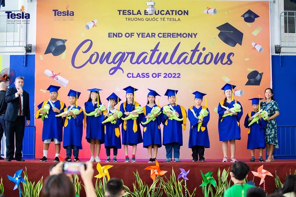 le tong ket truong quoc te tesla 4 1