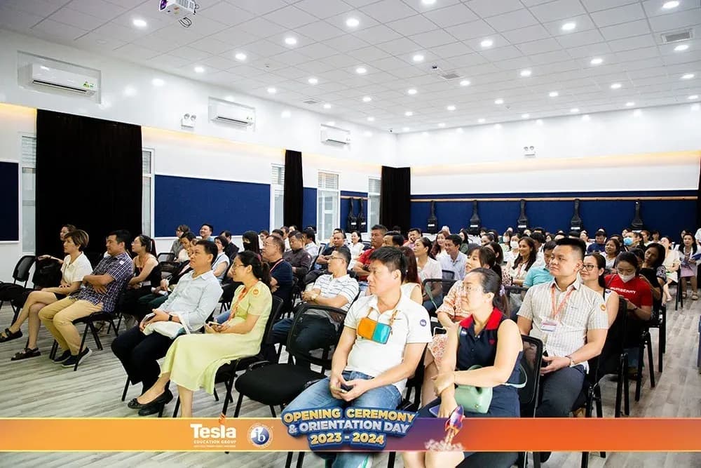 truong quoc te tesla khai giang 2023 2024 16