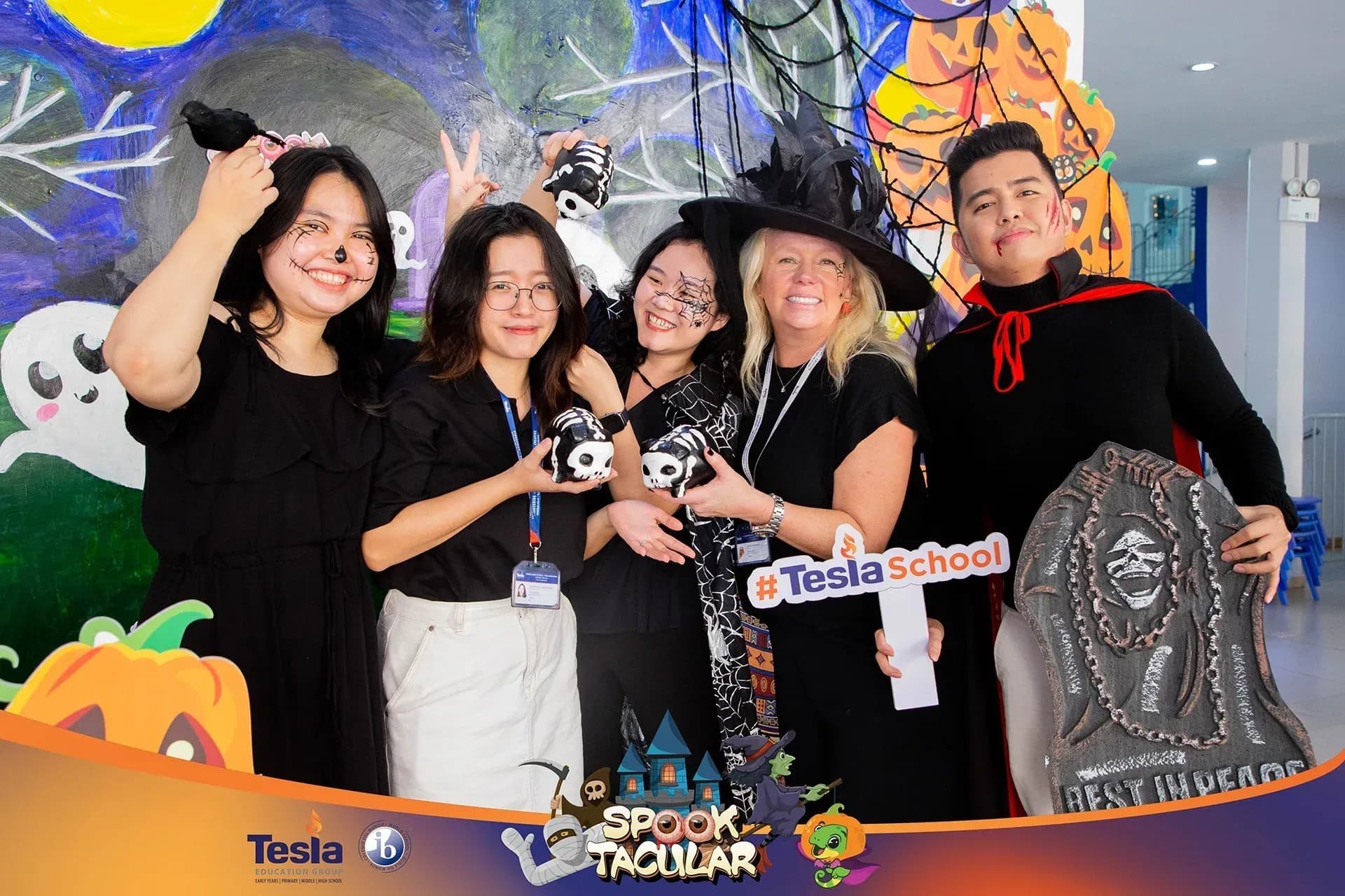 Truong-Quoc-te-Tesla-Spooktacular-Halloween_banner.jpg
