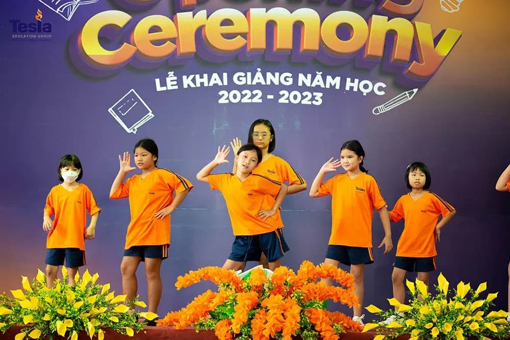 khai-giang-truong-quoc-te-tesla-6.jpg