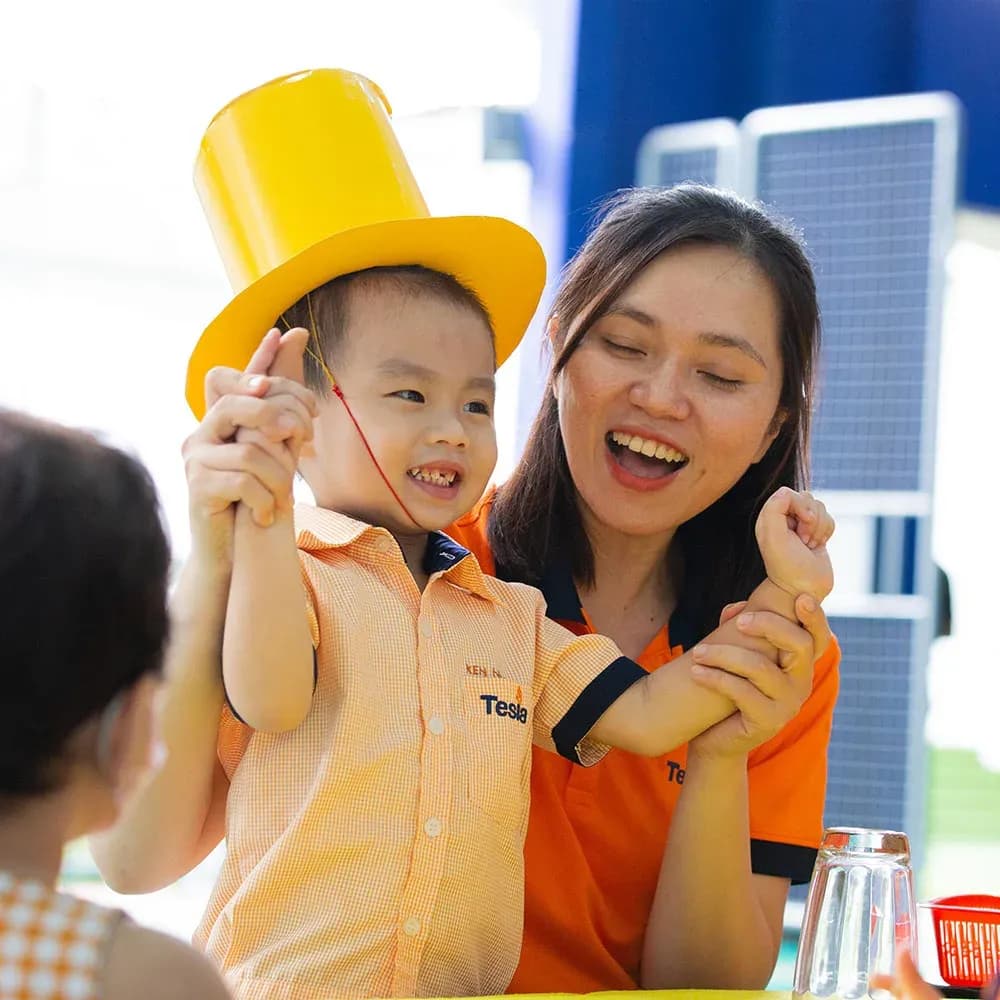trai-he-mam-non-quoc-te-tesla-ao-thuat.jpg