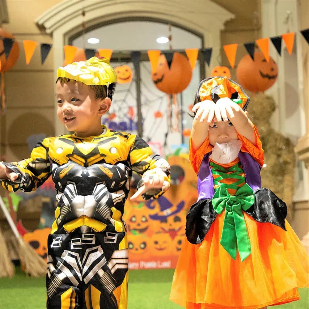 truong-mam-non-quoc-te-tesla-halloween-1.jpg