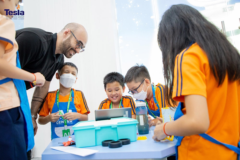 AI day truong quoc te tesla 12