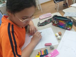 EALclasstesla 2 768x576 1 300x225