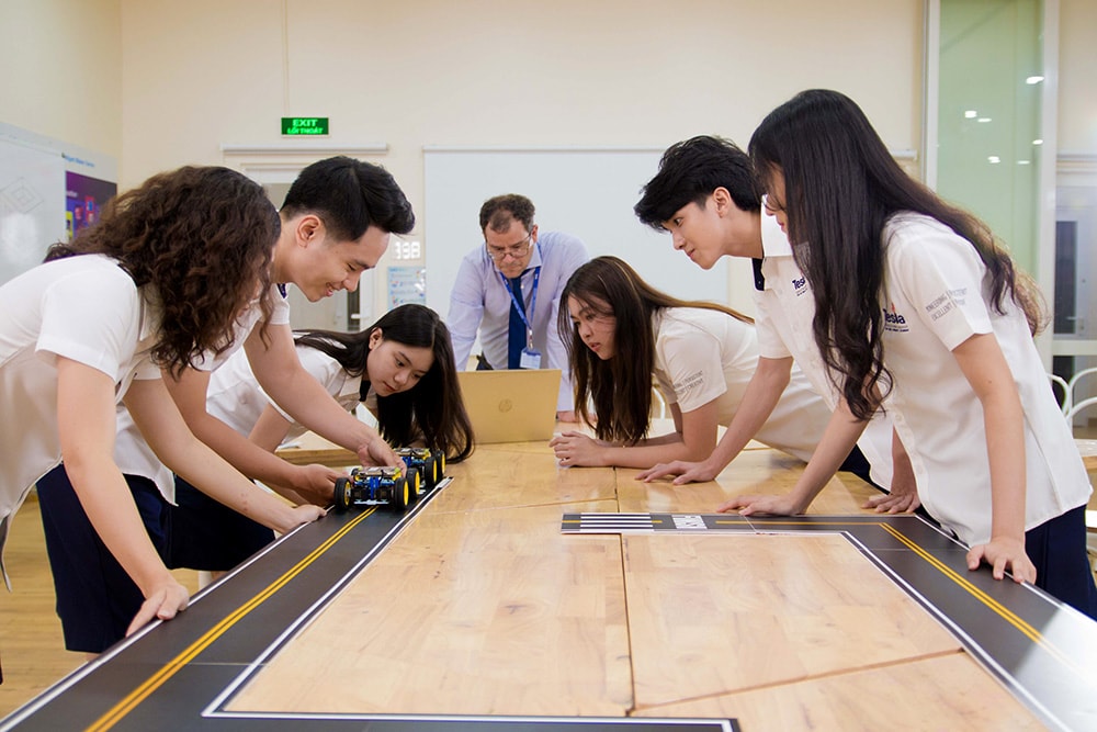 STEAM truong tesla 3