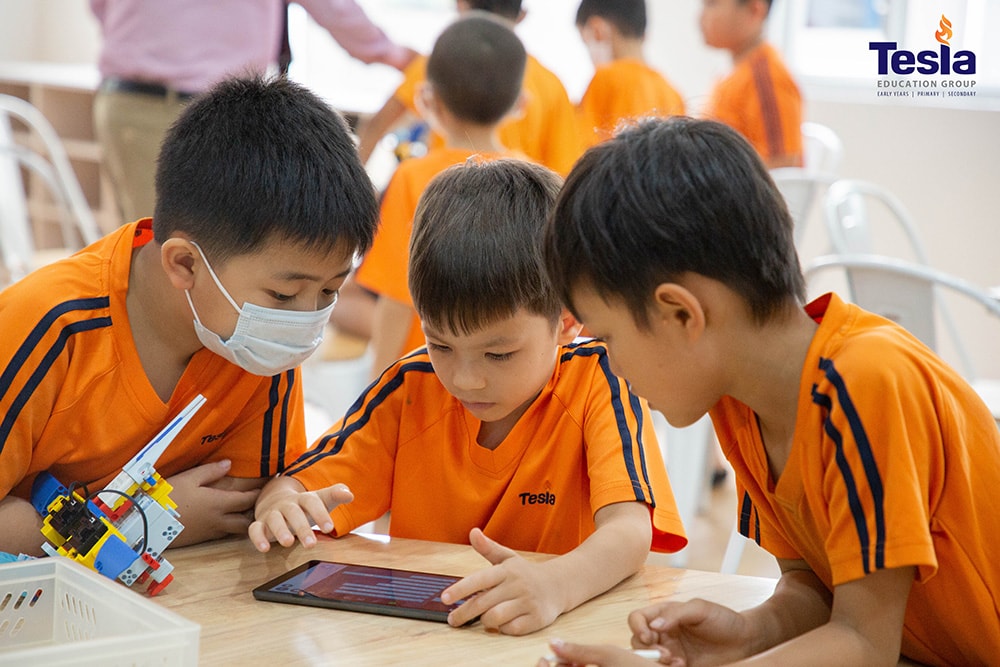 STEAM truong tesla 4