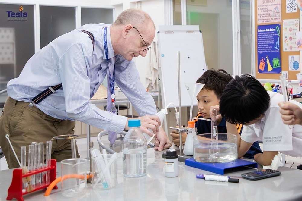 Truong Quoc te Tesla trung hoc IBMYP 2