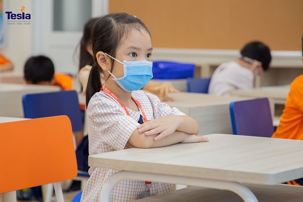 back to school truong quoc te tesla 4