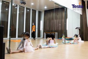 balletclass 1 768x512 1 300x200