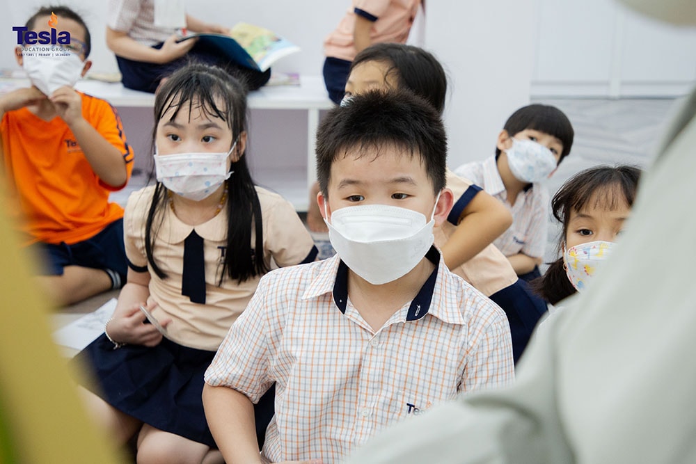 book week truong quoc te tesla 7