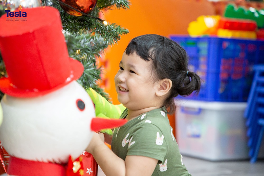 christmas truong quoc te tesla 4