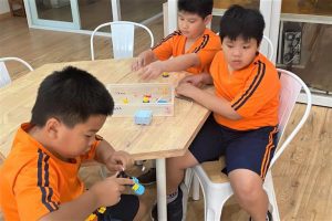 giraffe robot 1 768x512 1 300x200