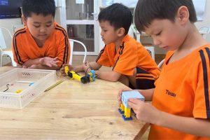 giraffe robot 10 768x512 1 300x200