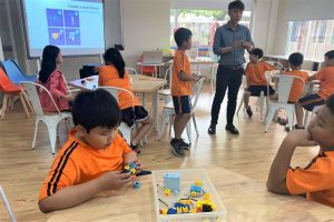 giraffe robot 4 768x512 1 300x200