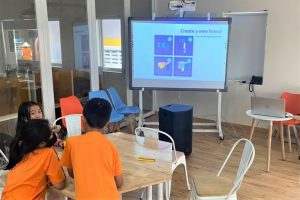 giraffe robot 6 768x512 1 300x200