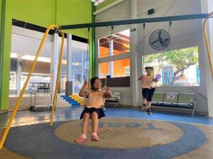 grade2studenttesla4 300x224