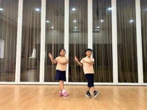 grade2studenttesla6 300x225