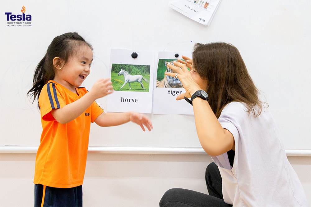 mam non quoc te tesla lop tieng anh