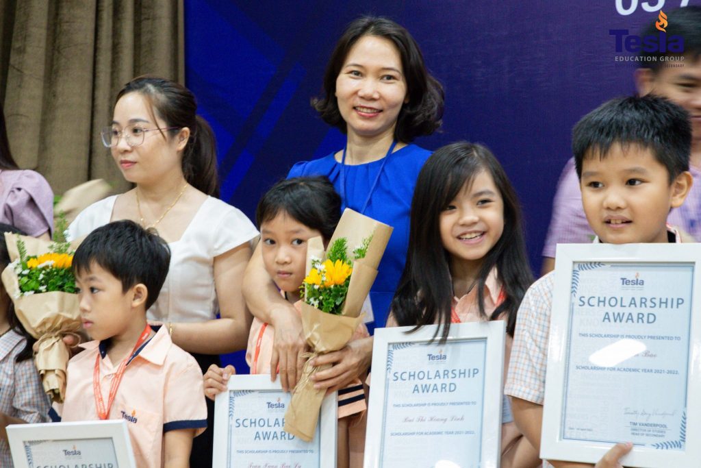tesla scholarship award 2 2048x1365 1 1024x683