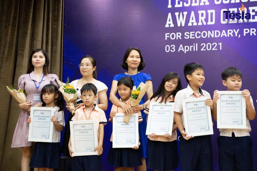 tesla scholarship award 3 2048x1365 1 1024x683