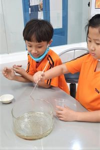 thi nghiem voi hat tieu tesla 2 200x300