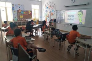 tieng anh hoc thuat 1 scaled 768x512 1 300x200