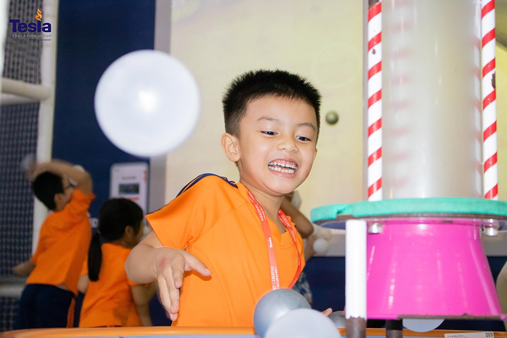 trai he tesla khu vui choi 2