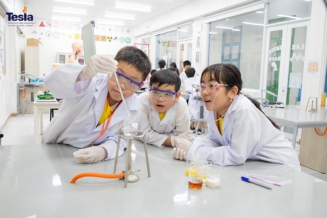 truong ib quoc te tesla