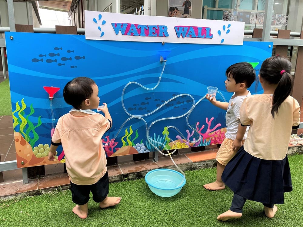 truong mam non quoc te tesla choi ngoai troi 1