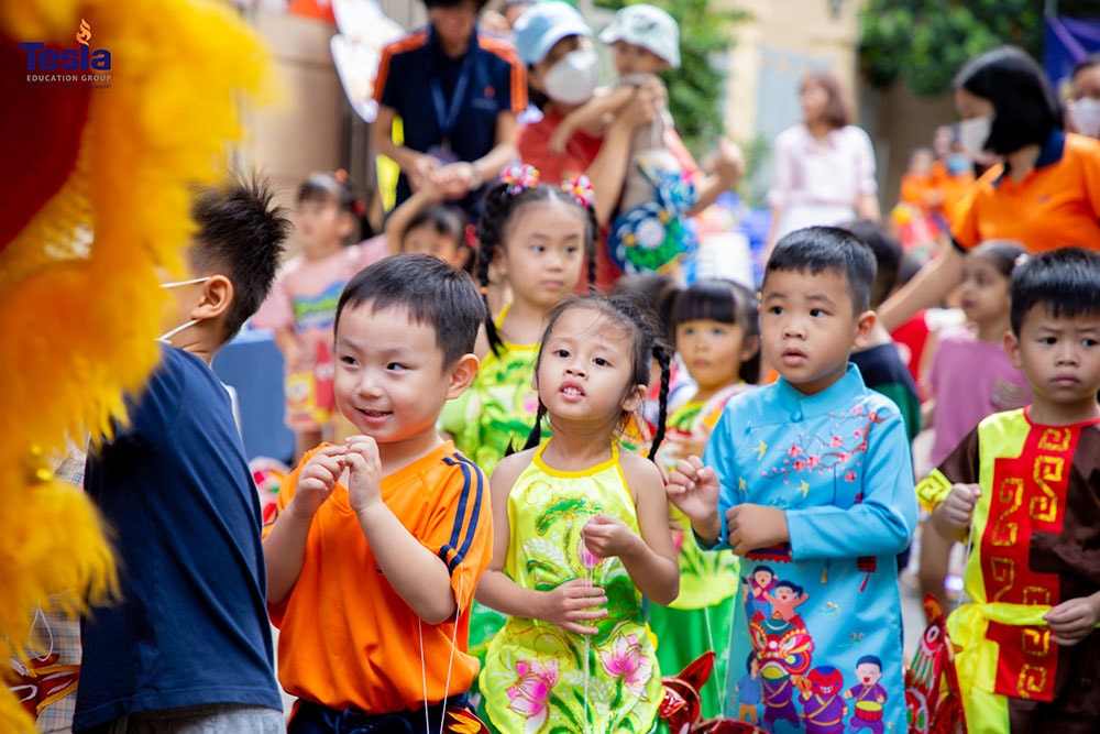 truong mam non quoc te tesla trung thu 14