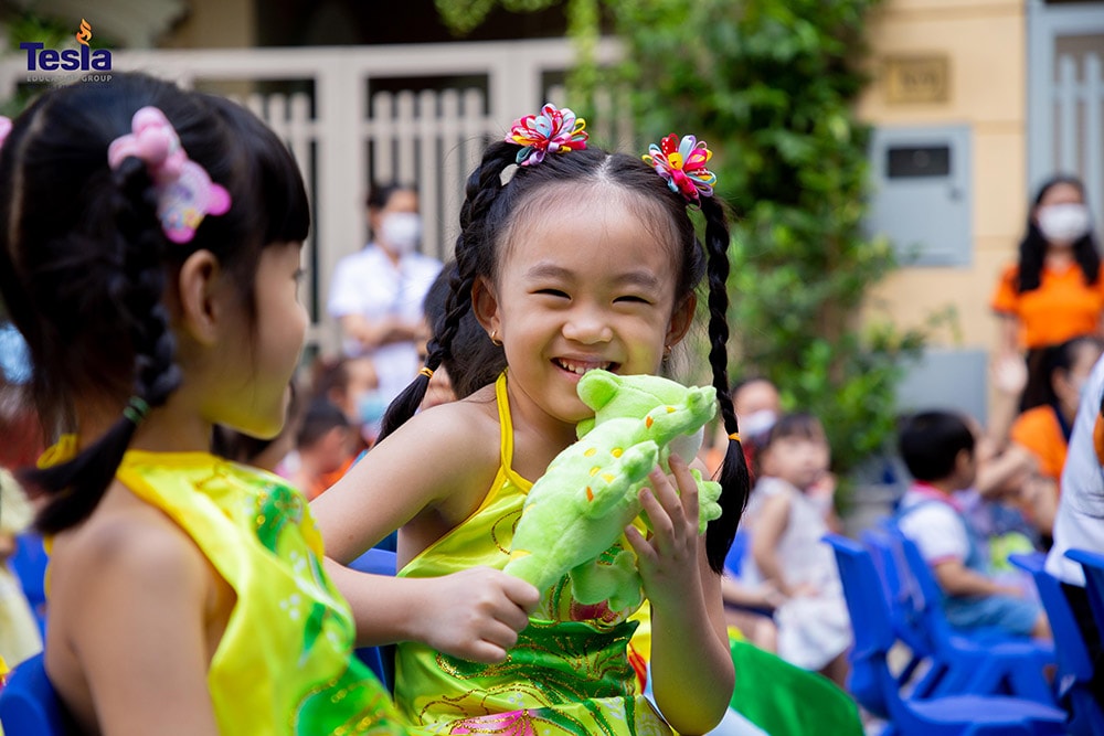 truong mam non quoc te tesla trung thu 7