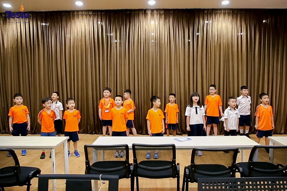 truong quoc te tesla G1 gia dinh