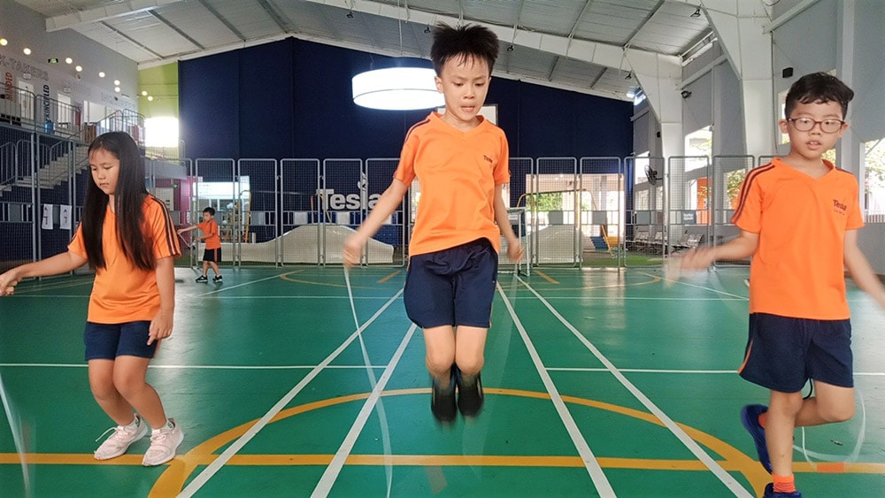 truong quoc te tesla G3 nhay day