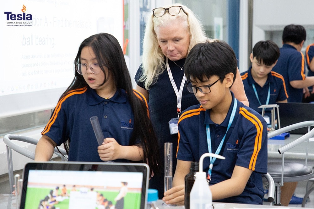 truong quoc te tesla IB trung hoc 17