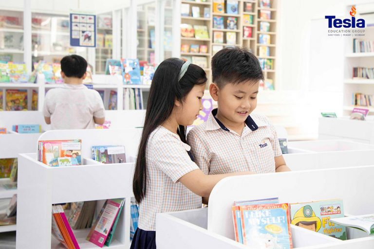 truong quoc te tesla cung con doc sach 3 768x512