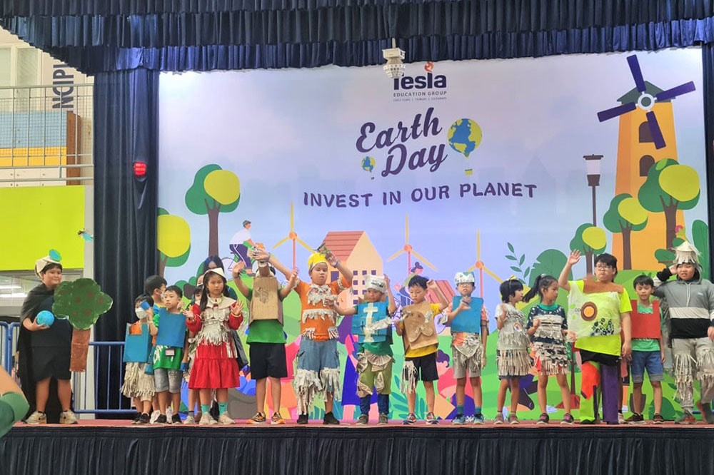 truong quoc te tesla fashion show earth day 1