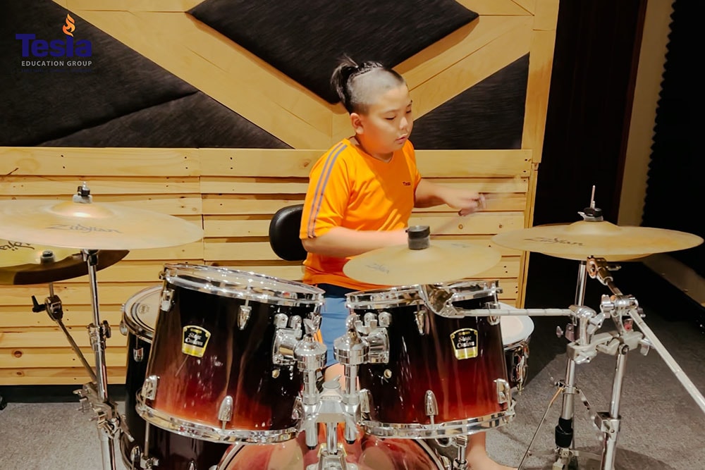 winter concert truong quoc te tesla 4