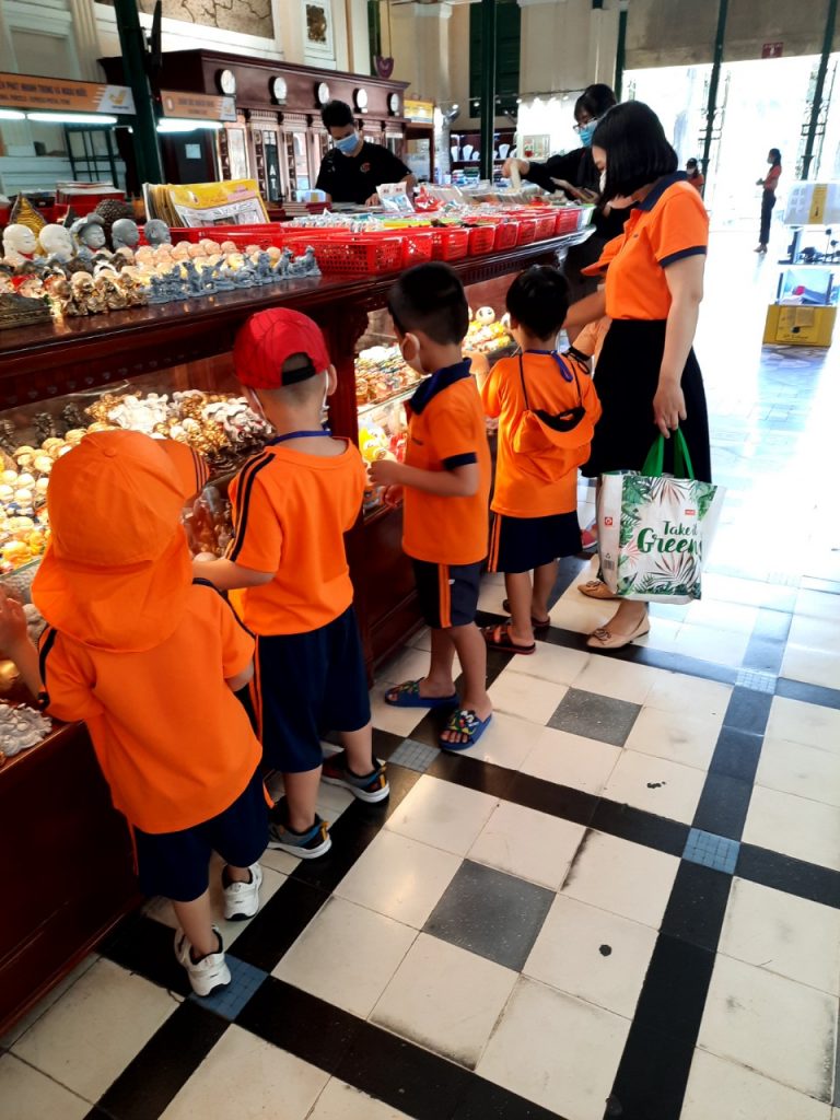 z2197544270415 6a5e5ab0d5c5c6059fef96ab04bddb8f Son Le Thi Hong 768x1024 1