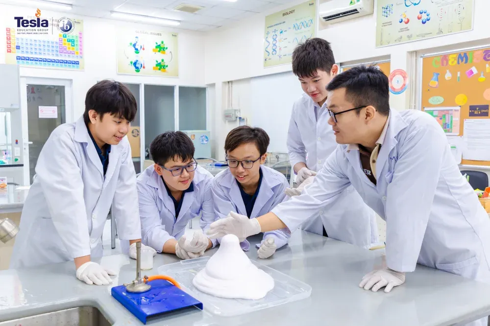 Modern science laboratory at Tesla Education – supporting IB inquiry-based learning in HCMC