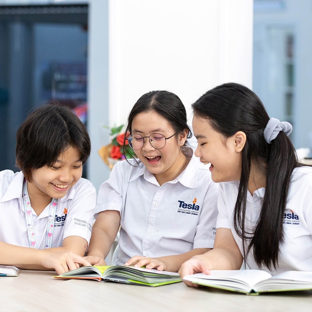 Truong-Quoc-te-Tesla-MYP-students.jpg