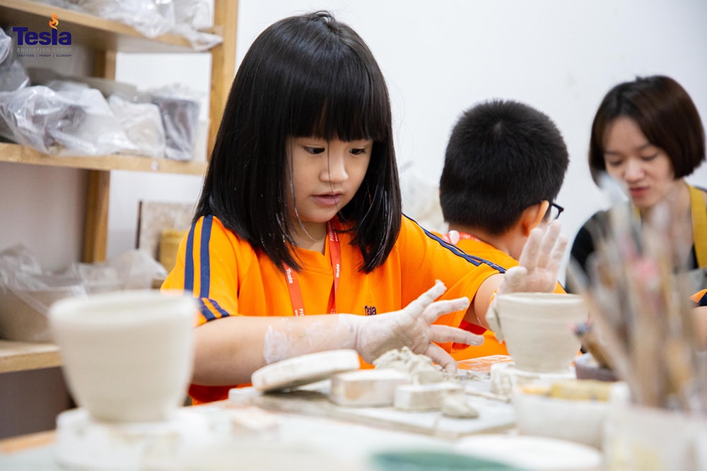 truong-quoc-te-tesla-hoc-qua-trai-nghiem-4.jpg