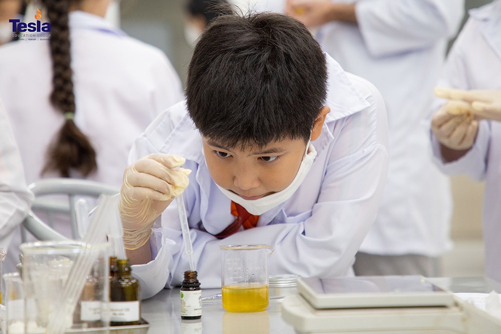 truong-quoc-te-tesla-thi-nghiem-khoa-hoc.jpg