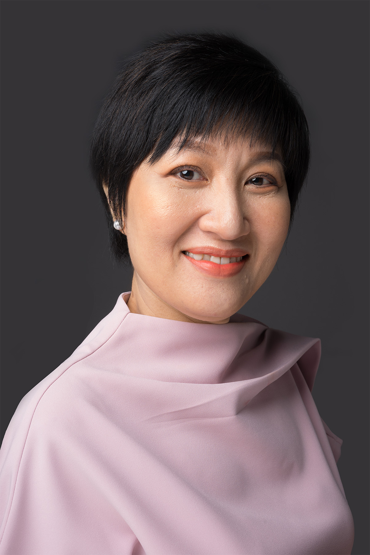 TRƯỜNG TH, THCS và THPT TESLA Ms.Nguyen Thi Huong Trung